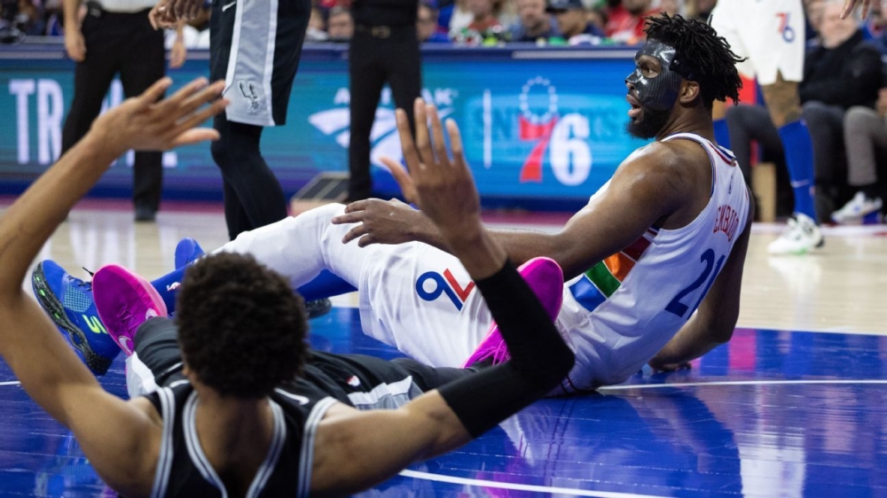 76ers' Joel Embiid ejected in chaotic opening half vs. Spurs 1 | ASL