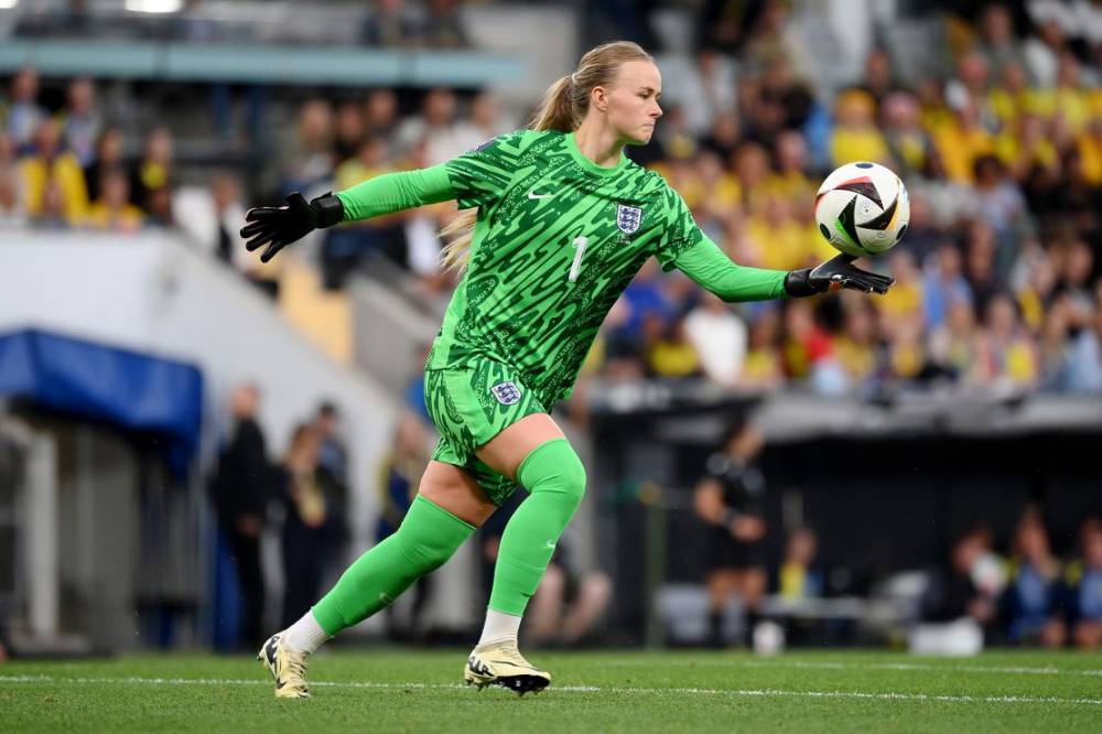 Hannah Hampton is one of the world’s top goalkeepers, but she still can’t help spilling water 11 | ASL