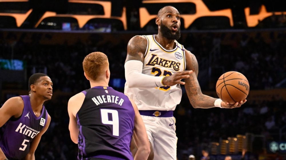 LeBron takes over late vs. Kings, but stresses Lakers 'a team' 1 | ASL