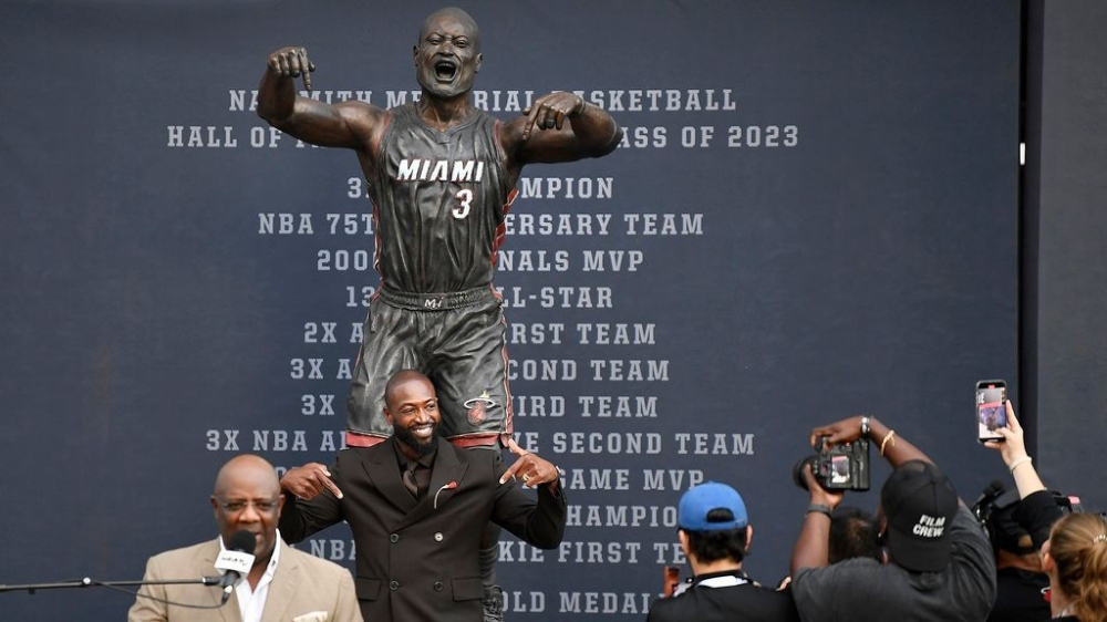 Dwyane Wade defends look of new statue amid hail of jokes 1 | ASL