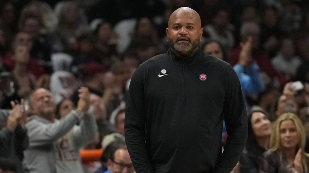 Pistons' J.B. Bickerstaff hears cheers, boos in Cleveland return 1 | ASL