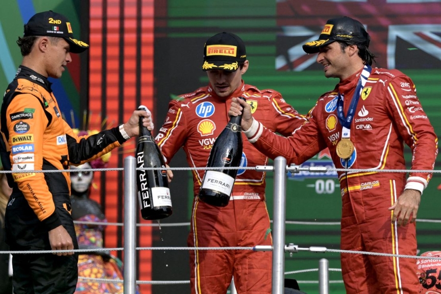 Carlos Sainz wins Mexican Grand Prix as penalties for Max Verstappen cut into championship lead 1 | ASL