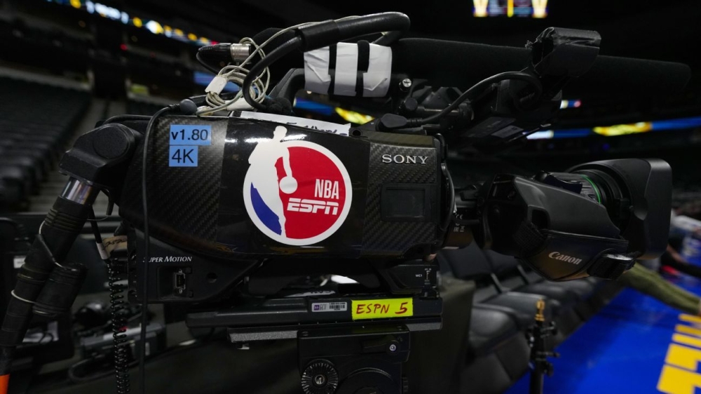 ESPN to show Disney-animated alt-cast of Knicks-Spurs on Dec. 25 1 | ASL