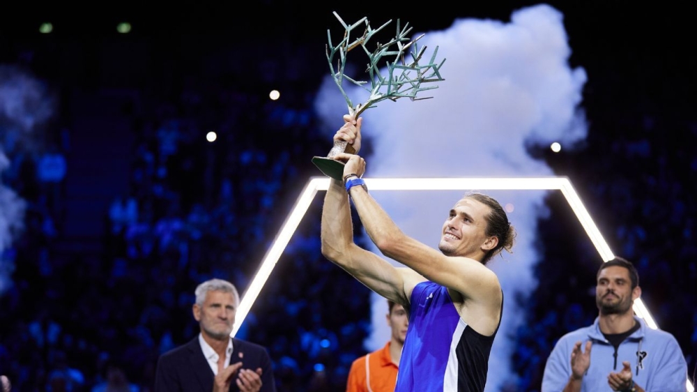 Zverev wins in Paris, and the ATP Finals spots are locked in 1 | ASL