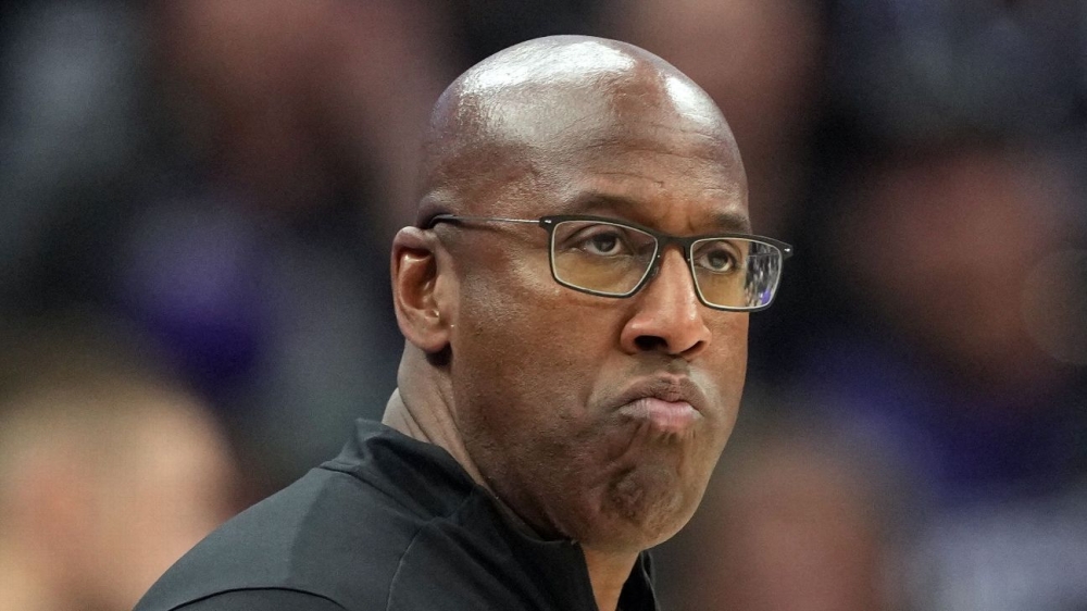 Kings coach Mike Brown fined $35K for pursuing official 1 | ASL