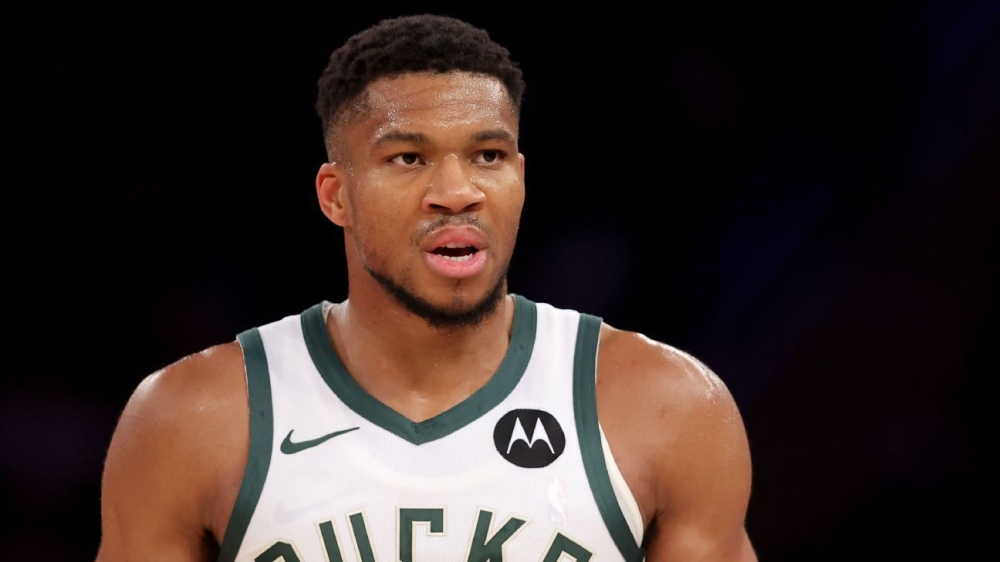 Giannis Antetokounmpo critical of Bucks' effort after blowout 1 | ASL