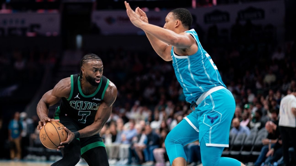 Celtics' Brown calls out Hornets' Williams for foul on Tatum 1 | ASL