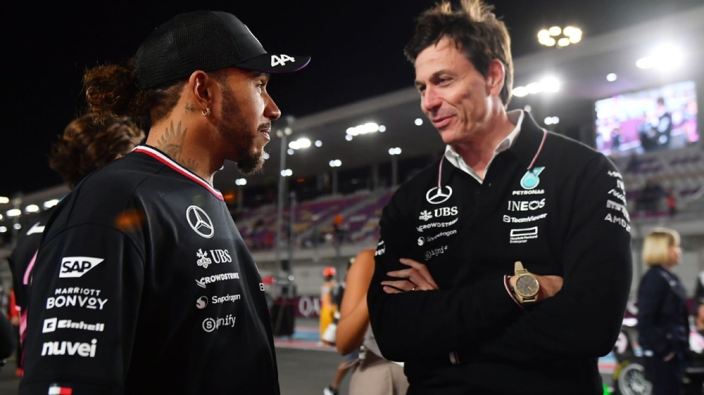 Toto Wolff backing Lewis Hamilton at Ferrari if Mercedes can't win title 1 | ASL