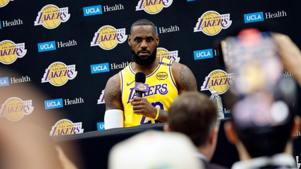 At 40, LeBron says he could play at high level 'another 5-7 years' -- but won't 1 | ASL