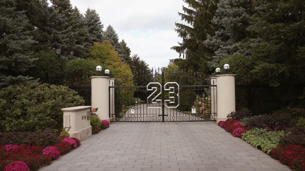 Michael Jordan's iconic Chicago home sold for $9.5 million 1 | ASL