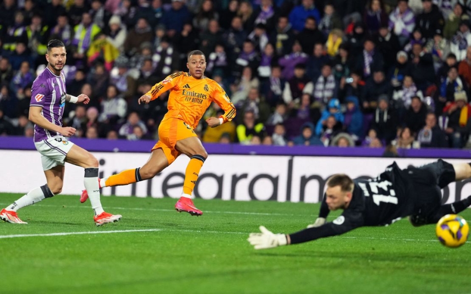 Kylian Mbappé scores his first hat-trick for Real Madrid 1 | ASL