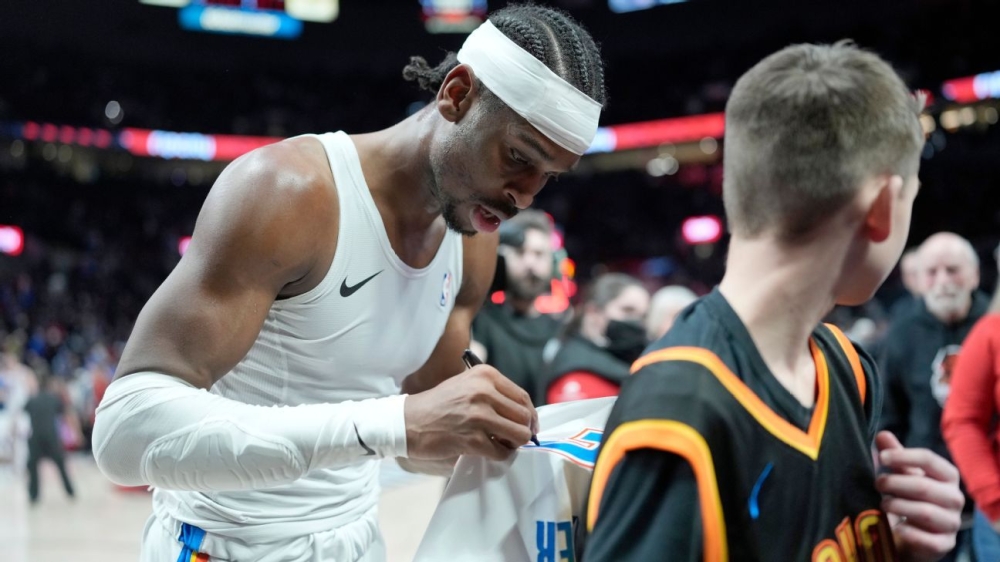 Shai Gilgeous-Alexander gifts game-worn jersey to young fan 1 | ASL