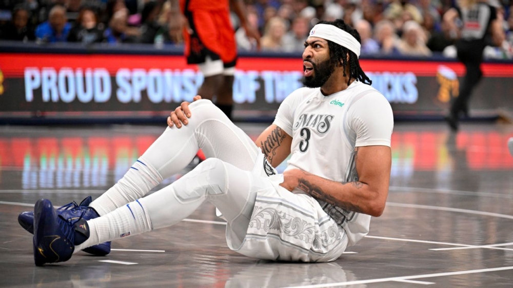 Mavs' Anthony Davis ruled out vs. Kings with adductor strain 1 | ASL