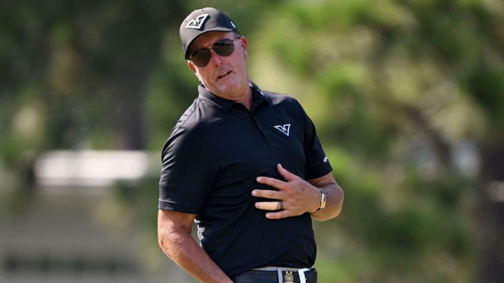 Phil Mickelson to miss LIV opener due to minor shoulder injury 1 | ASL