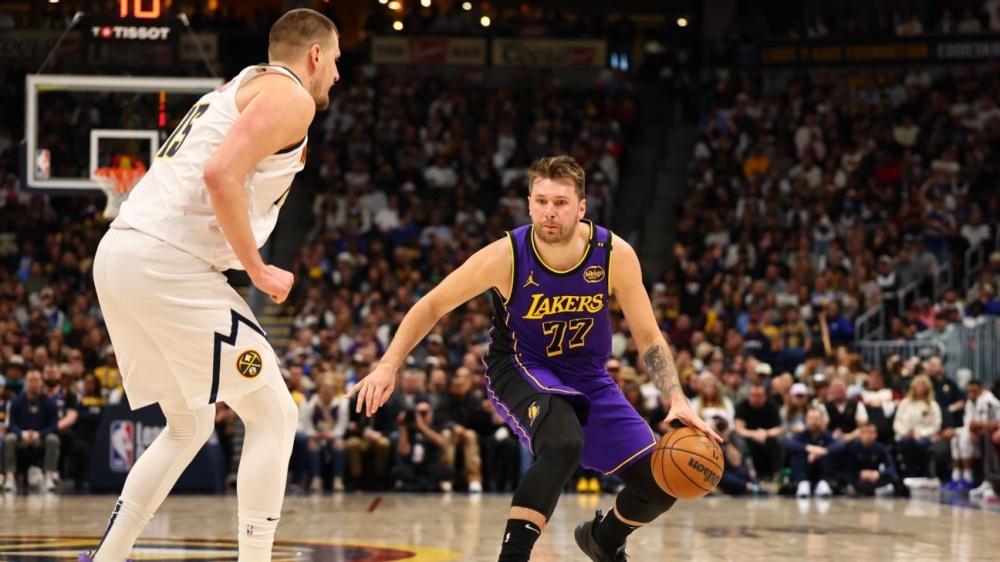 Luka Doncic's 32-point night helps Lakers finally win in Denver 1 | ASL