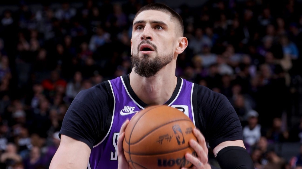 Free agent center Alex Len agrees to deal with Lakers 1 | ASL