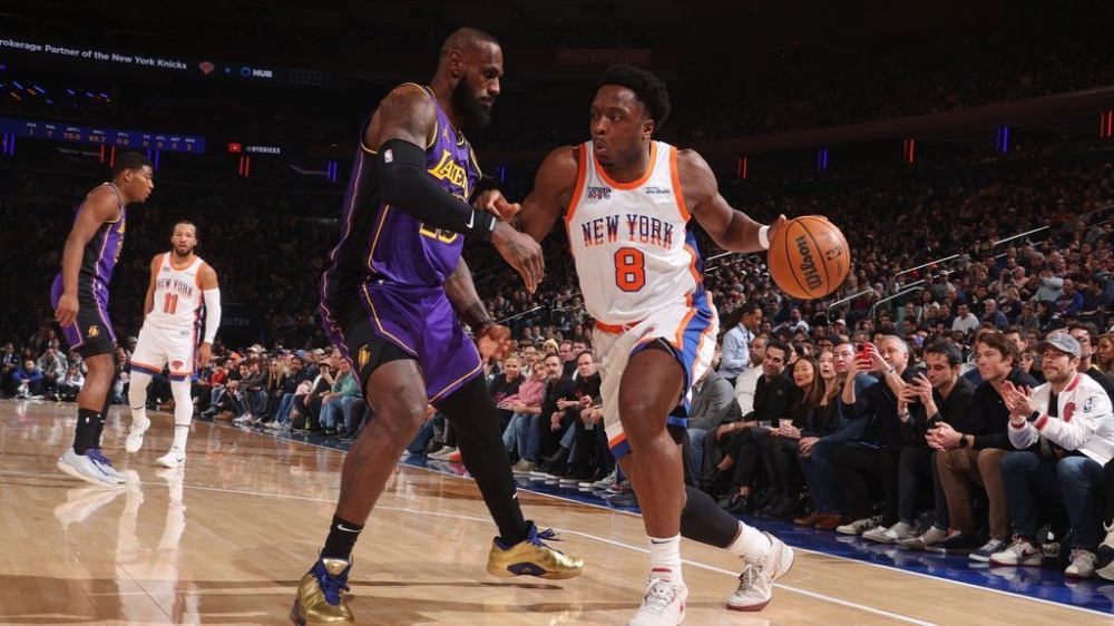 Knicks' OG Anunoby exits loss to Lakers with foot sprain 1 | ASL