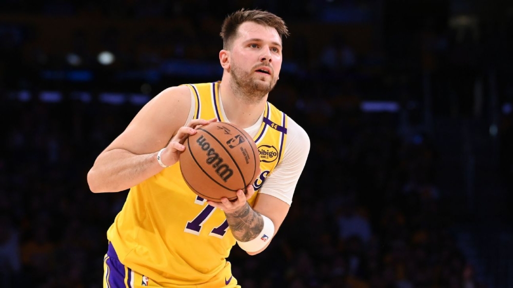 Lakers' Doncic to sit vs. Blazers due to injury management 1 | ASL