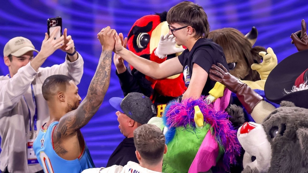 College student tops Damian Lillard in 3-point contest, wins $100K 1 | ASL