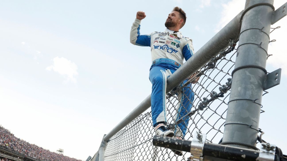 Coping with expectations, Stenhouse has found peace in NASCAR 1 | ASL