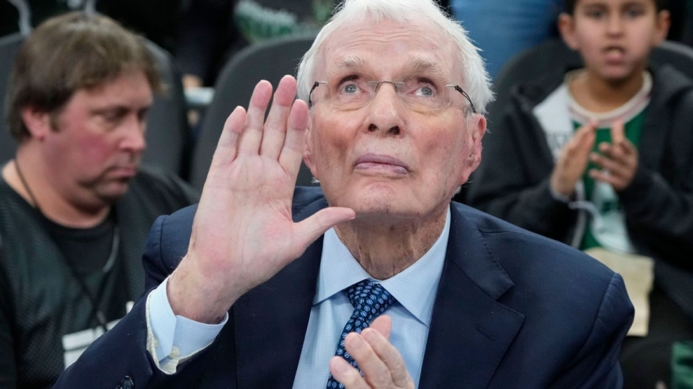 Hubie Brown, 91, honored as 'fantastic ride' comes to end 1 | ASL