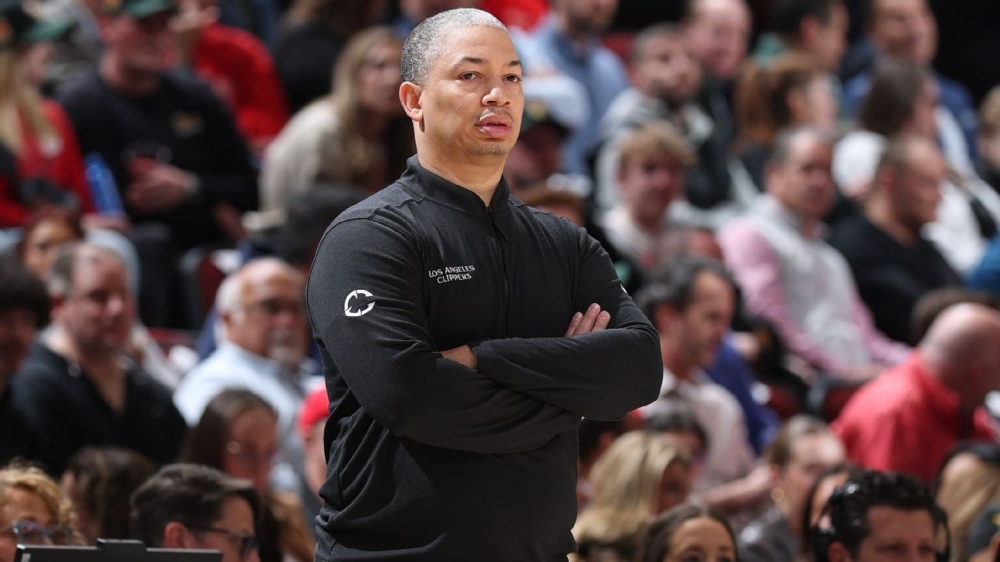 Clippers coach Tyronn Lue out vs. Cavaliers with back pain 1 | ASL