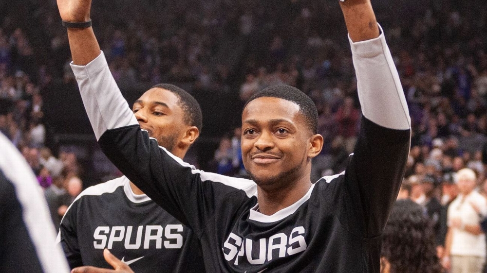 Spurs' Fox struggles, gets mixed reaction in Sacramento return 1 | ASL