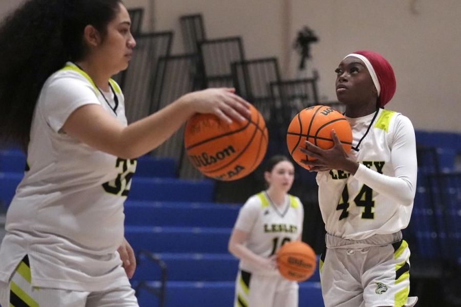 This one-armed player just made college basketball history. She’s just happy to prove her high school coach wrong 1 | ASL