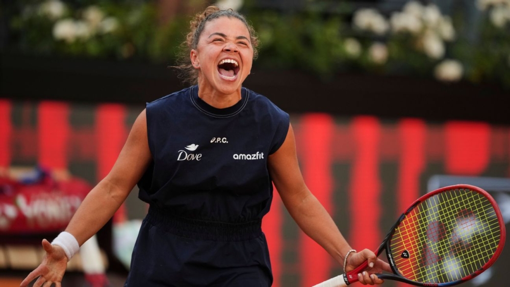 Jasmine Paolini beats Coco Gauff to win Italian Open 1 | ASL
