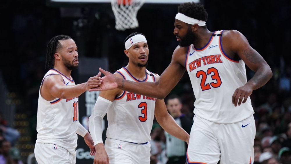 Sources -- Knicks mull benching Hart for Robinson ahead of Game 3 1 | ASL