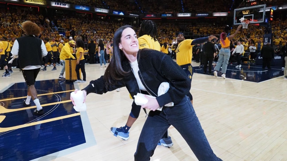 Fever star, Pacers fan Clark: Great time for Indiana basketball 1 | ASL