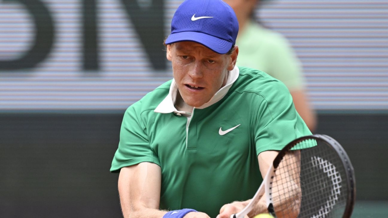 Jannik Sinner drops just 3 games to roll into French Open 4th round 1 | ASL