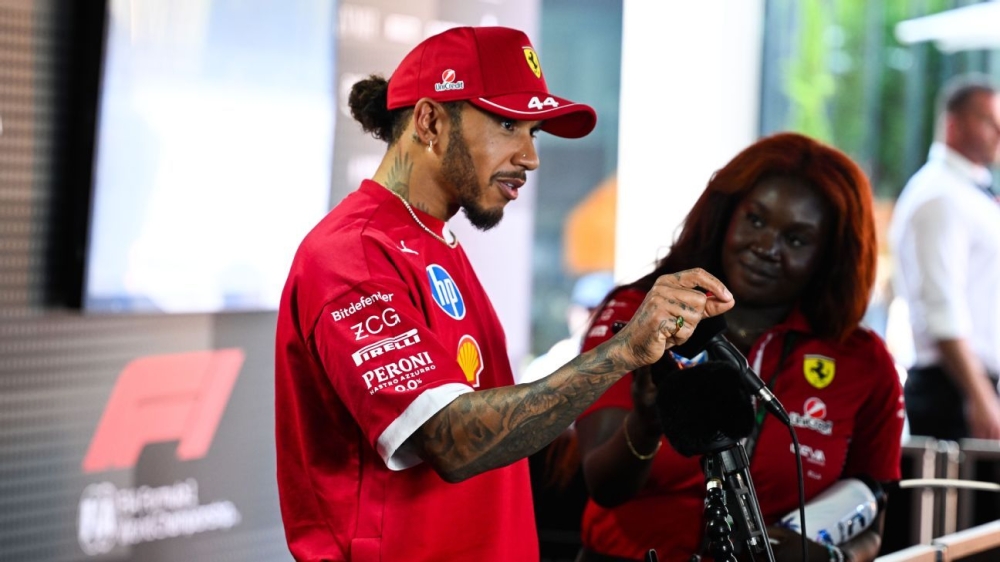 Lewis Hamilton, George Russell on FIA swearing U-turn: It's a 'mess' 1 | ASL