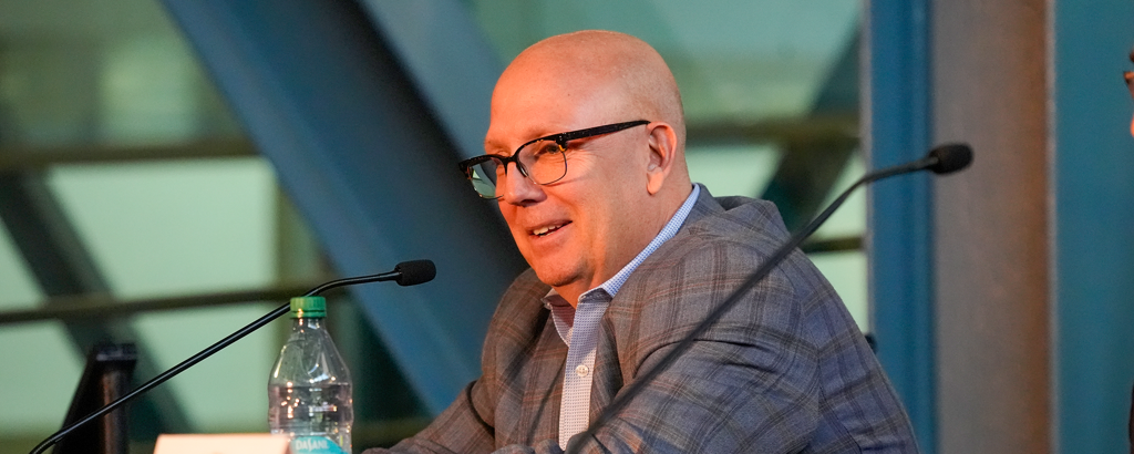 Bob Motzko Relied on Previous International Success, Familiarity When Putting Together World Juniors Staff 1 | ASL
