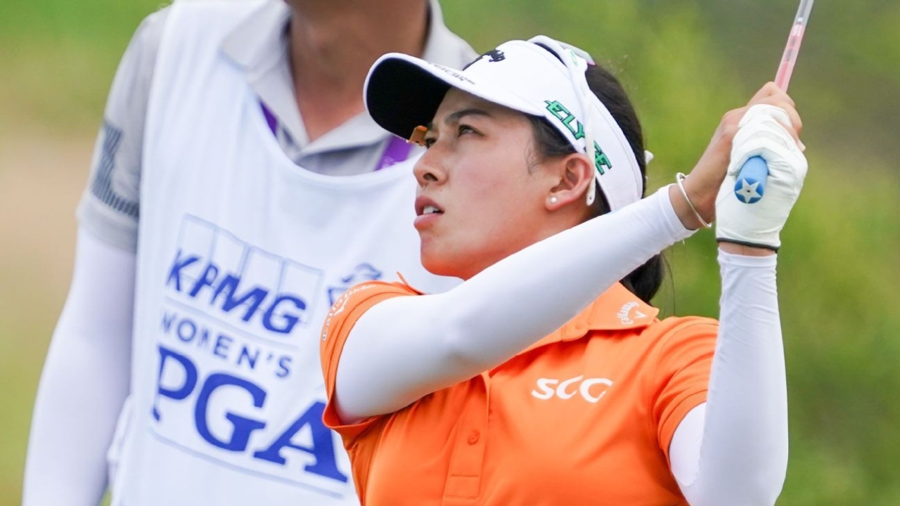 Thitikul recovers from early double bogey, leads Women's PGA 1 | ASL