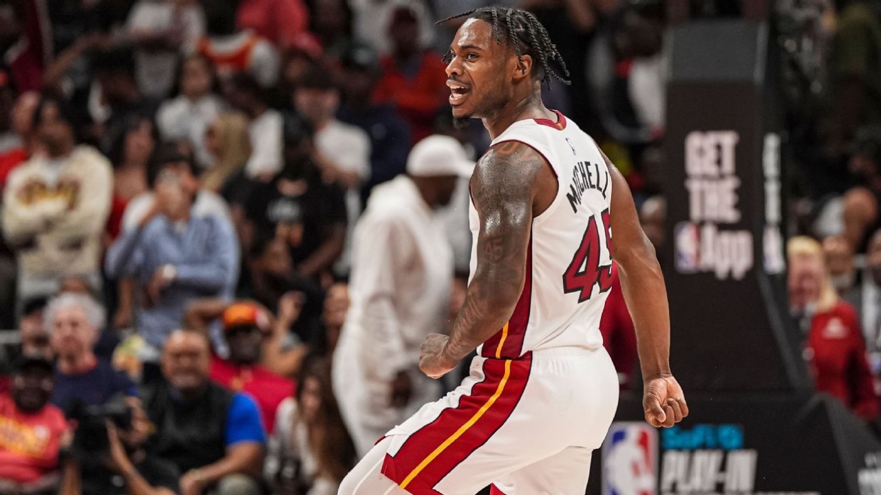 Sources -- Davion Mitchell intends to stay with Heat on $24M deal 1 | ASL