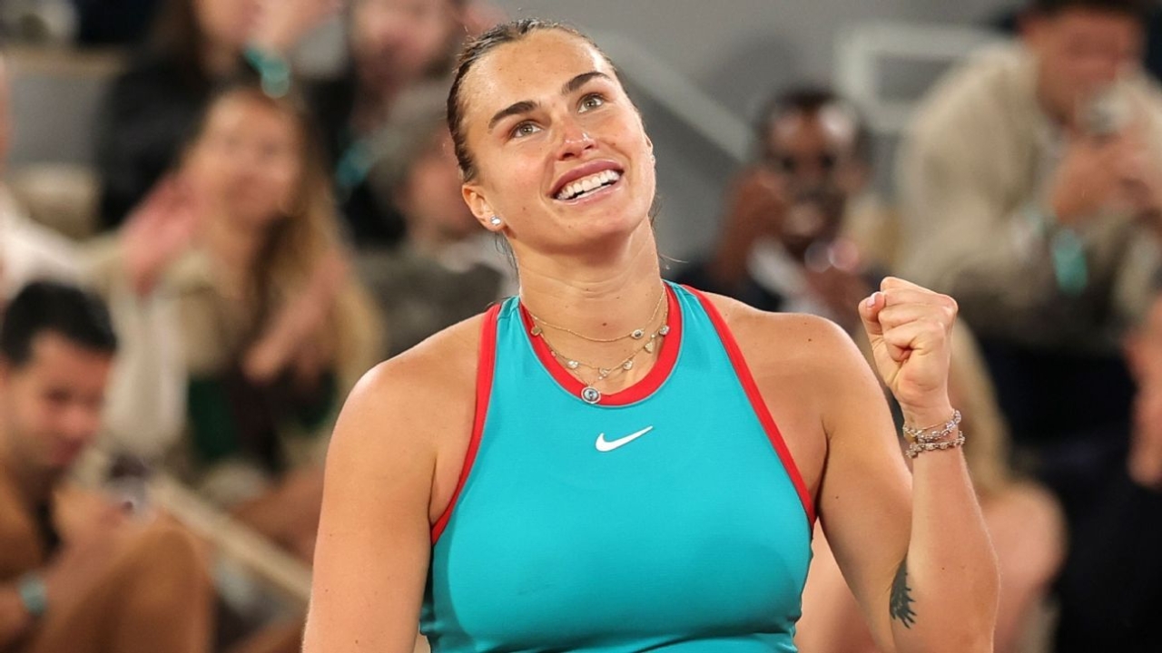Aryna Sabalenka ends Iga Swiatek's 26-match French Open streak 1 | ASL