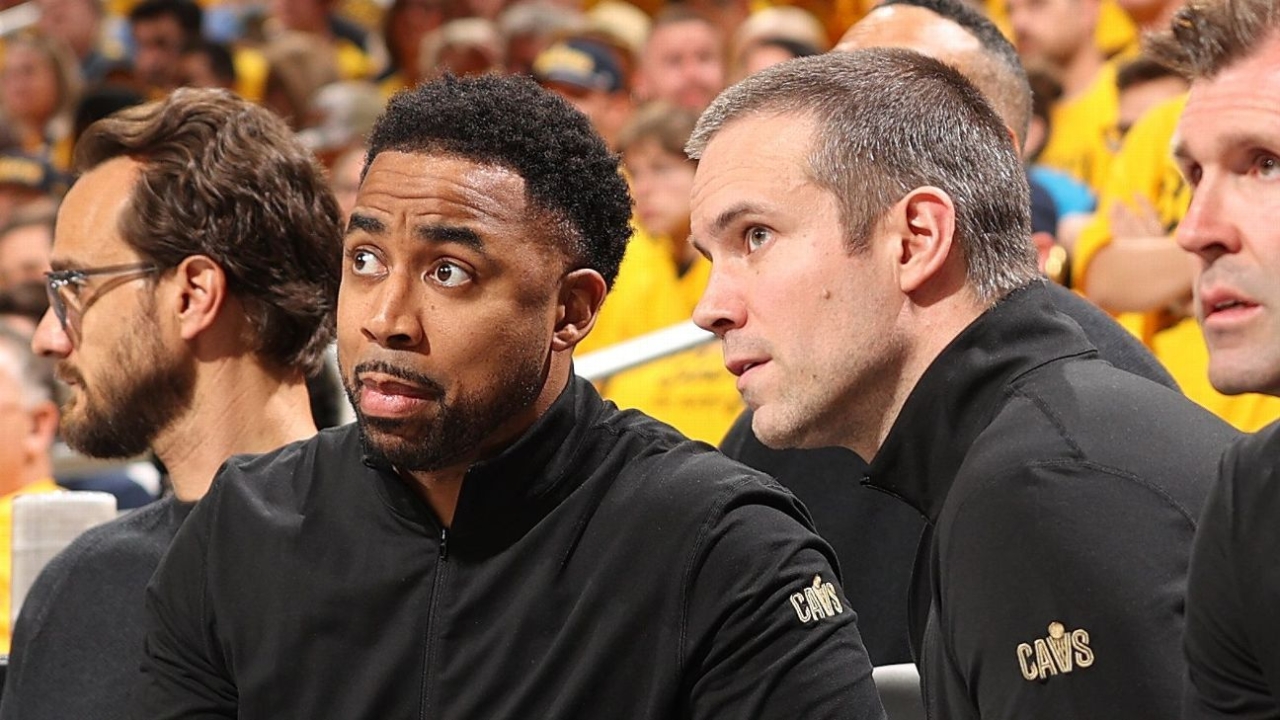 Sources - Cavaliers' Bryant, Ott finalists for Suns' coaching job 1 | ASL