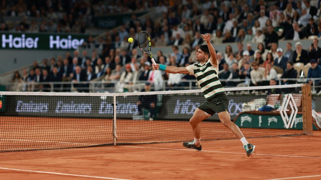 Alcaraz dispatches injured Tommy Paul to make semis in Paris 1 | ASL