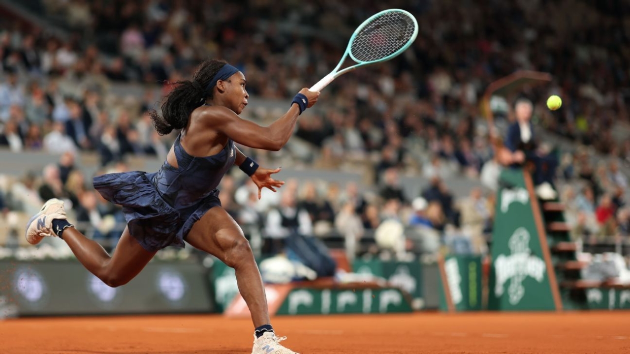 Coco Gauff sweeps Loïs Boisson, faces Sabalenka in top-2 final 1 | ASL