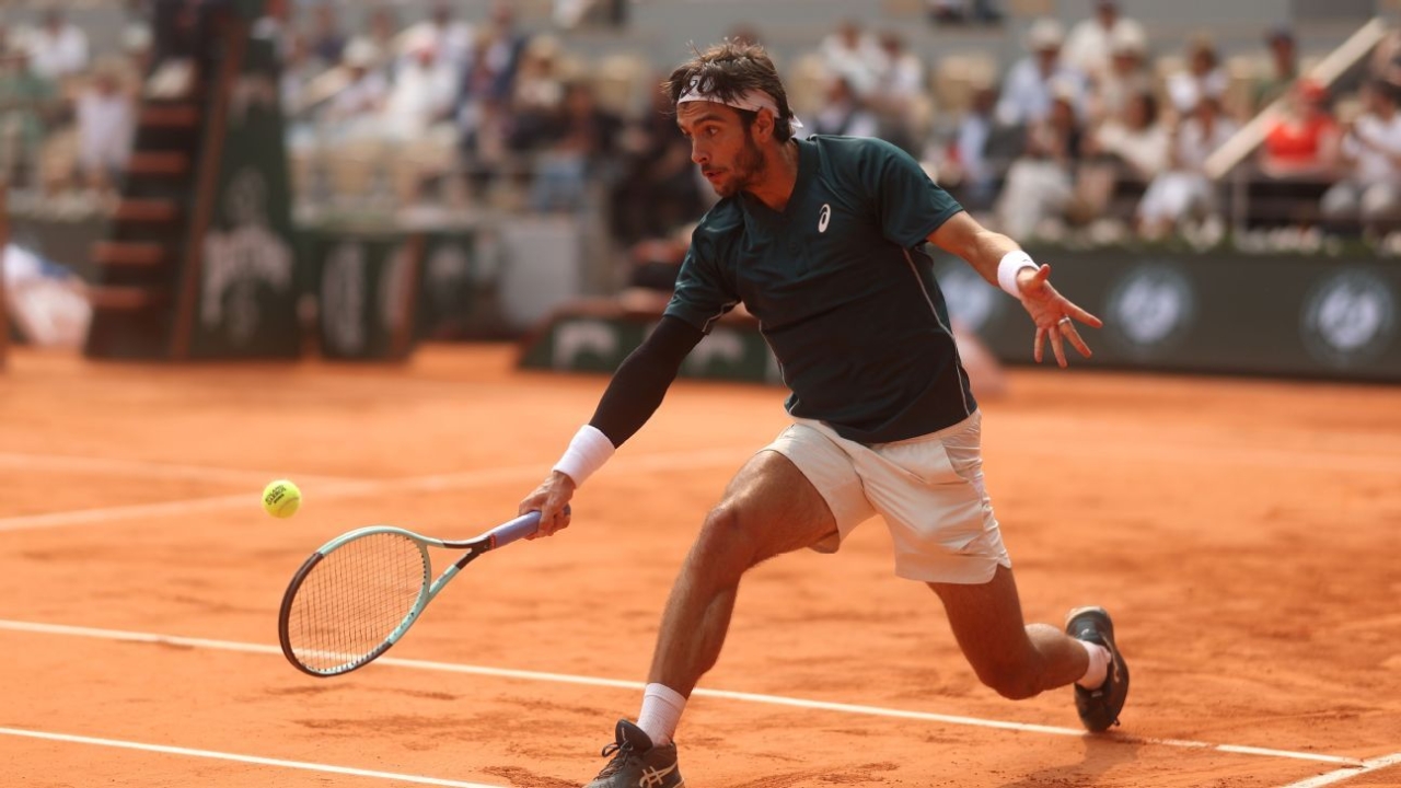 Lorenzo Musetti warned for kicking ball at French Open line judge 1 | ASL