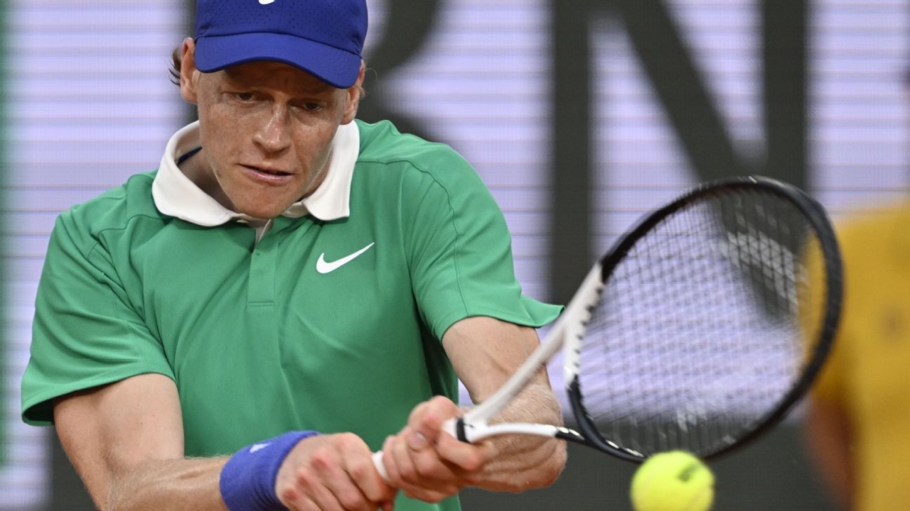 Jannik Sinner into French Open semis, wins 19th Grand Slam match in row 1 | ASL