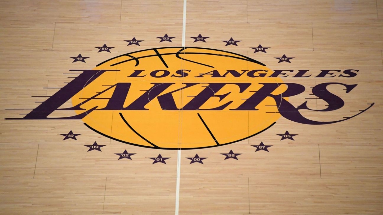 Buss family agrees to sell Lakers to Mark Walter, sources say 1 | ASL