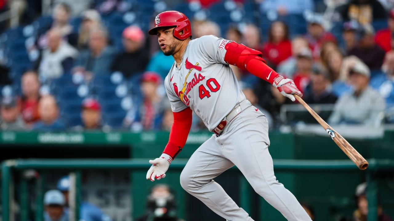 Cardinals' Willson Contreras has bruised hand after HBP 1 | ASL