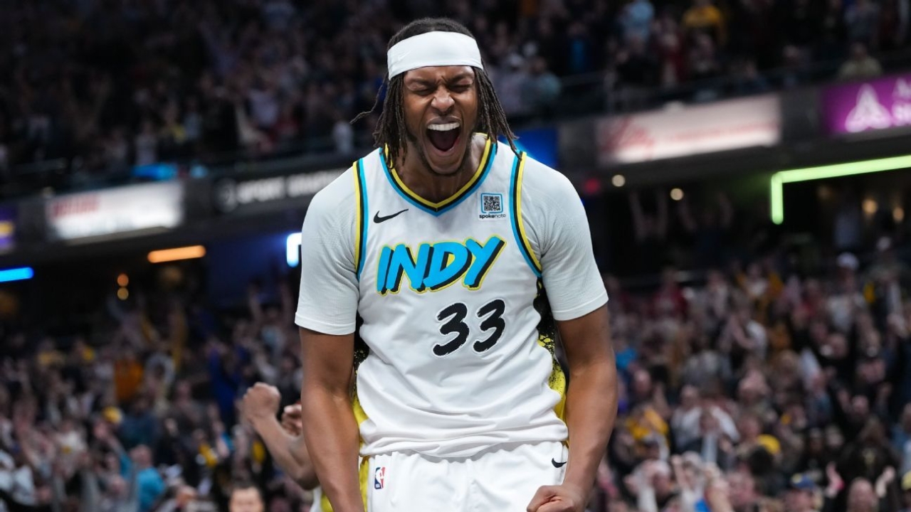 Sources - Free agent Myles Turner, Bucks reach 4-year, $107M deal 1 | ASL