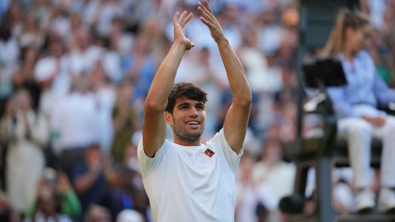 Carlos Alcaraz extends win streak to reach Wimbledon 4th round 1 | ASL