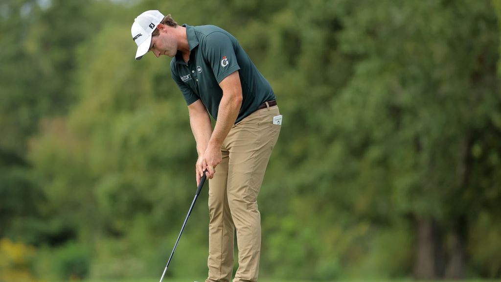 Vince Whaley saves par at Sanderson with alligator lurking 1