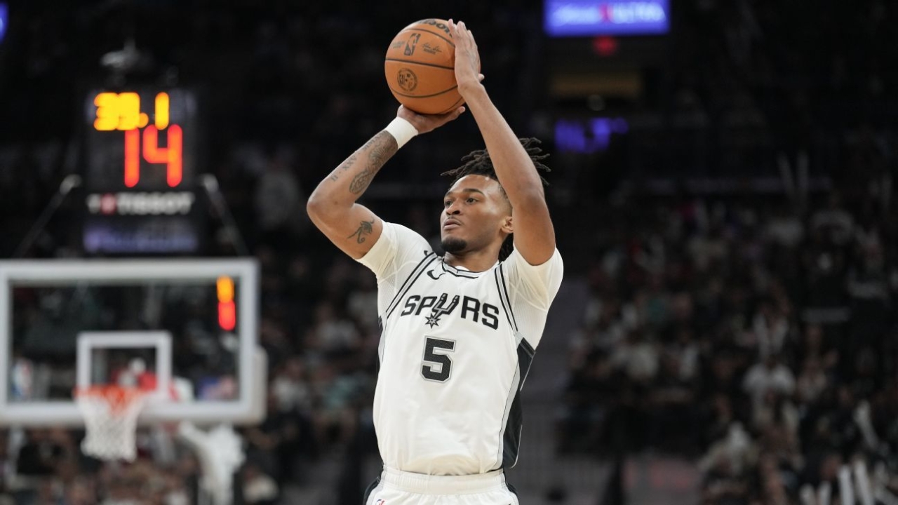 Sources: Spurs' Stephon Castle (hip flexor strain) out 1-2 weeks 1