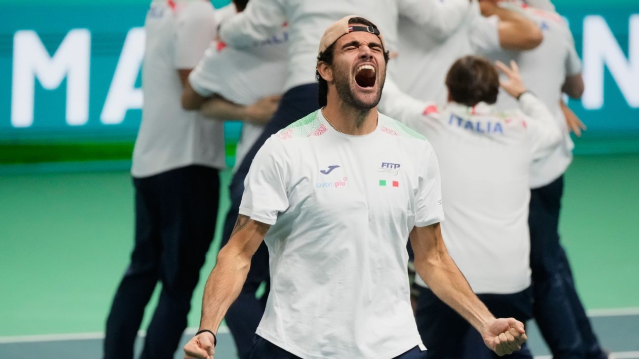 Italy retains Davis Cup with 2-0 win against Spain 1