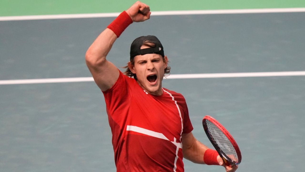 Bergs propels Belgium into Davis Cup semis with win over France 1